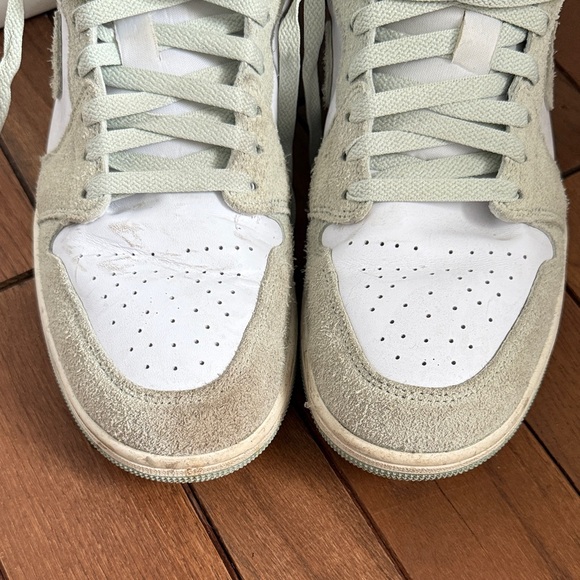 Nike White and Light Green Sneakers - Picture 2 of 6